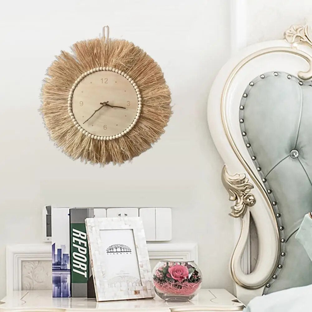 Wanduhr im Boho-Stil aus Weizenstroh für rustikale Wohnräume 1
