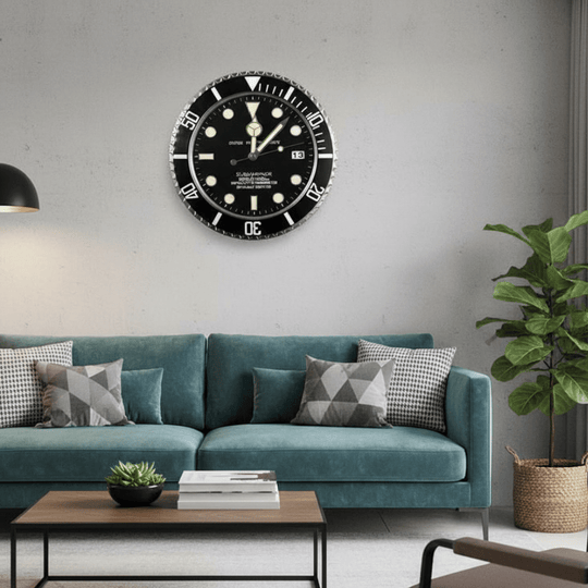Wanduhr mit Edelstahlrahmen und Leuchtzeigern 0