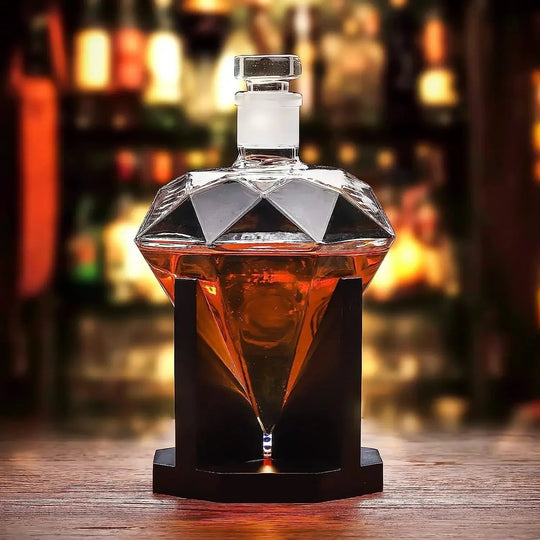 Whisky Dekanter mit Holzhalter im Diamantdesign 0