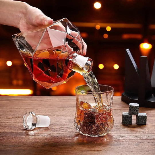 Whisky Dekanter mit Holzhalter im Diamantdesign 2