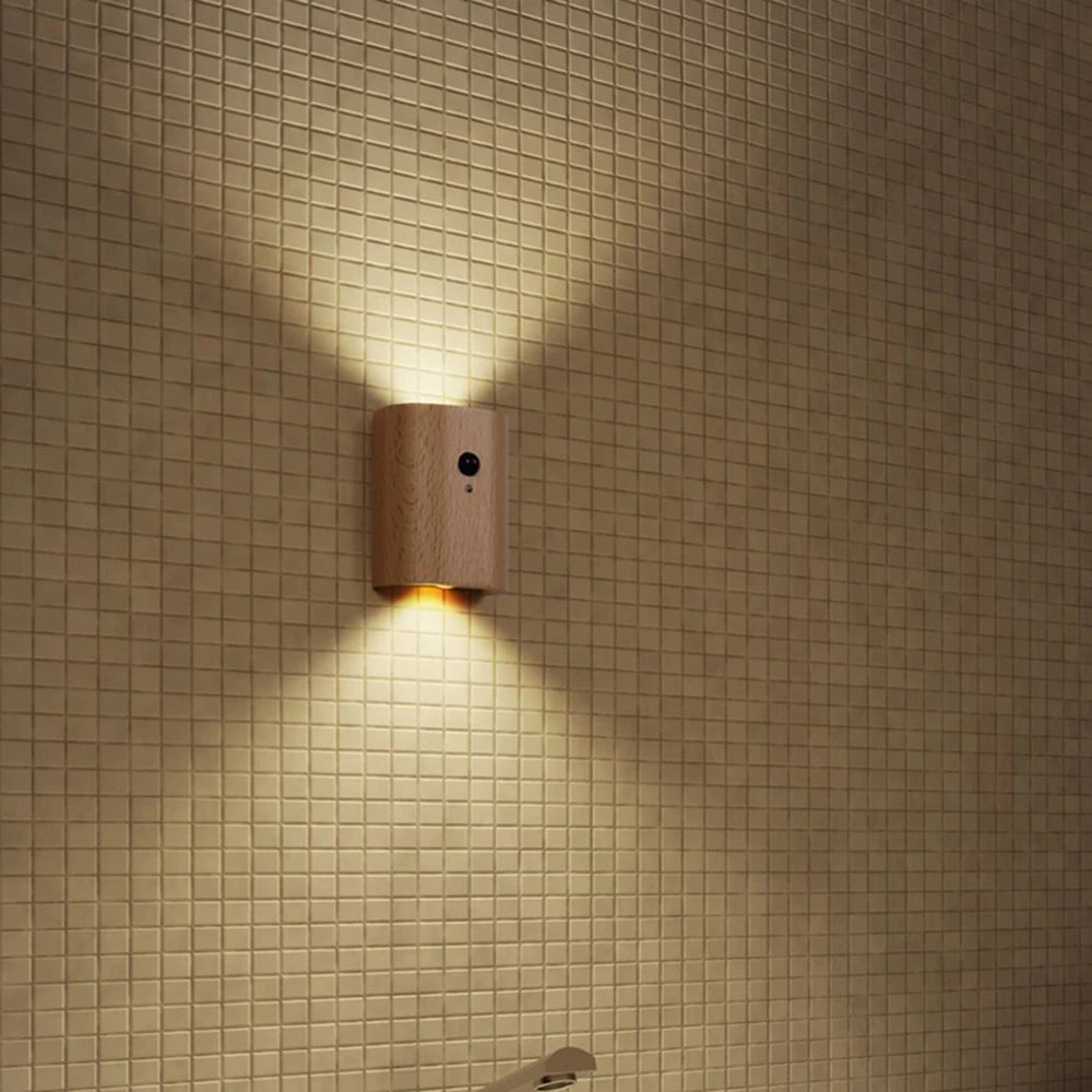 Wiederaufladbare Holzlampe mit Bewegungssensor 4
