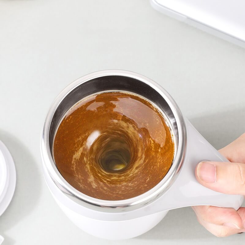 Wiederaufladbarer Trinkbecher mit Automatischem Rührwerk für Perfekte Getränke 1