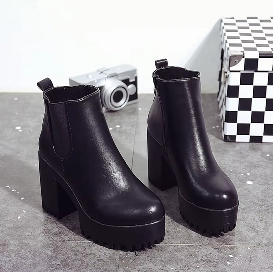 Hochhackige Damenstiefel