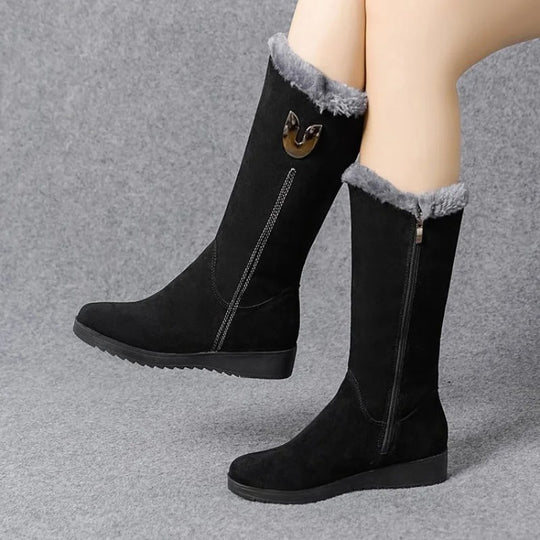 Hohe Pelzstiefel für Frauen