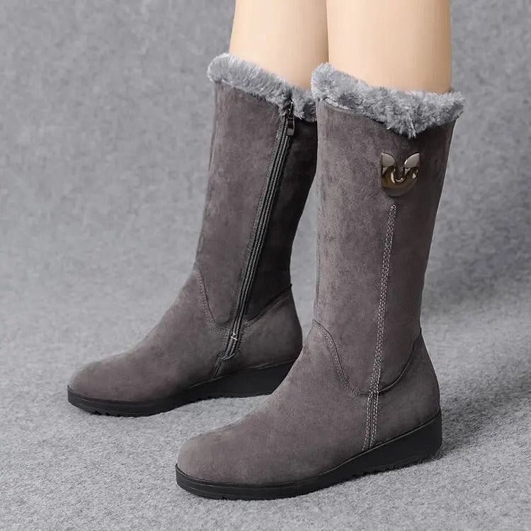 Hohe Pelzstiefel für Frauen