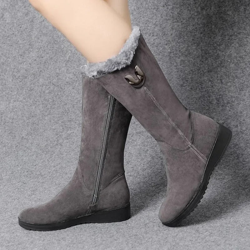 Hohe Pelzstiefel für Frauen