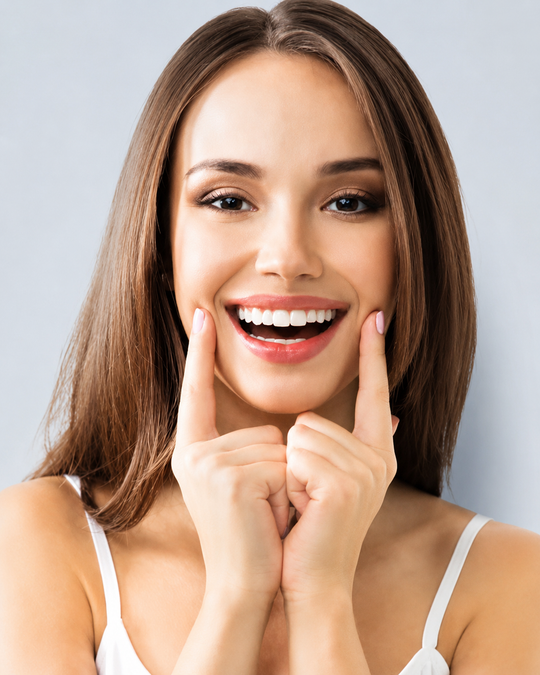 Veneers für ein strahlendes Lächeln - Ober- und Unterkiefer